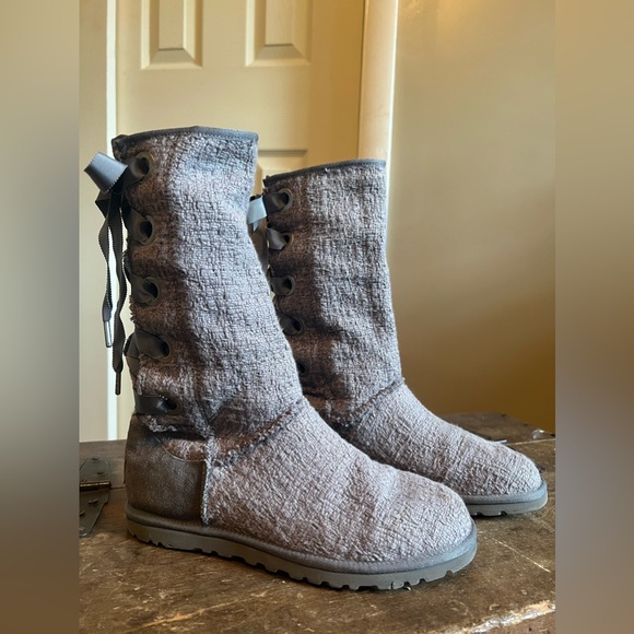 NEW🌟 HEIRLOOM LACE UP UGG BOOTS - Picture 2 of 9